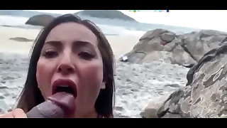 fodendo  gostoso na praia de nudismo com marido&comma; F&Atilde;  participou nao se aguentou gozou gostoso